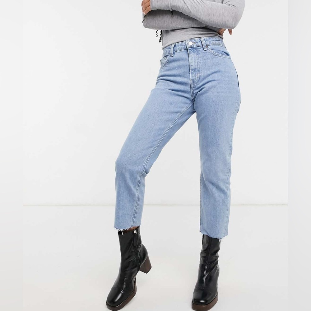 🔹 Topshop Straight leg Light Denim jeans with Distressed hem , Size: 34